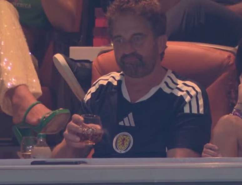 Gerard Butler, torcendo para a Esc&oacute;cia
