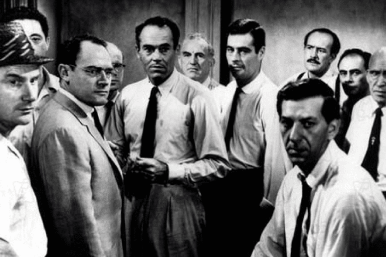 &ldquo;12 homens e uma senten&ccedil;a&ldquo; &eacute; uma refer&ecirc;ncia importante para discuss&otilde;es sobre justi&ccedil;a, responsabilidade, &eacute;tica e os impactos dos preconceitos nos processos de julgamento 