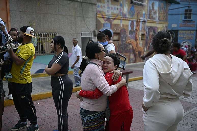 Abaladas pelo terremoto, pessoas permanecem em estado de alerta diante de novos tremores