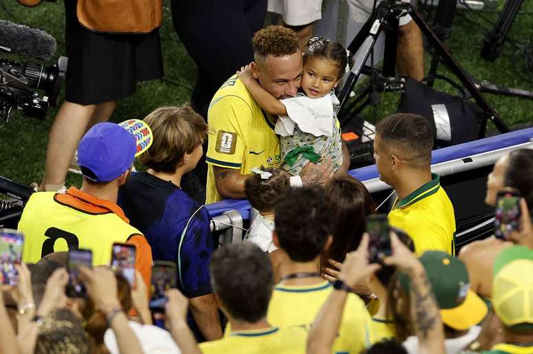Neymar a filha Mavie ap&oacute;s jogo que marcou sua volta &agrave; Sele&ccedil;&atilde;o &ndash;