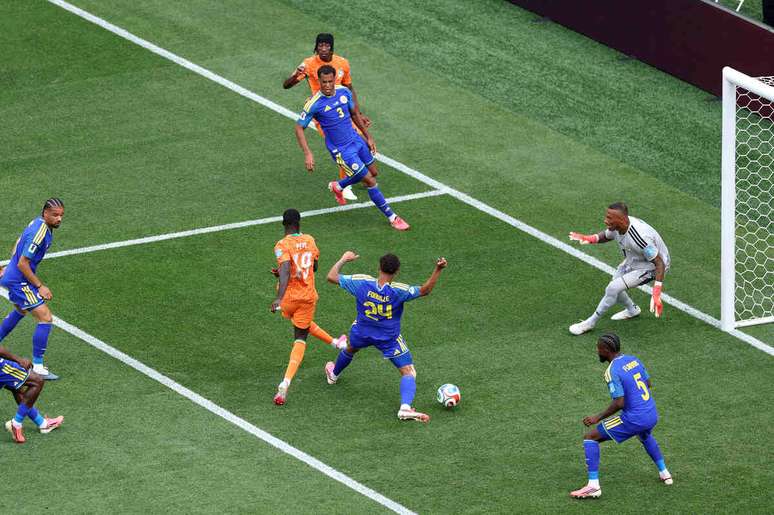 P&eacute;p&eacute; fez o primeiro gol da Costa do Marfim sobre Cura&ccedil;ao.