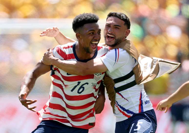 Alex Freeman comemorando um dos gols da vit&oacute;ria dos Estados Unidos sobre a Austr&aacute;lia 