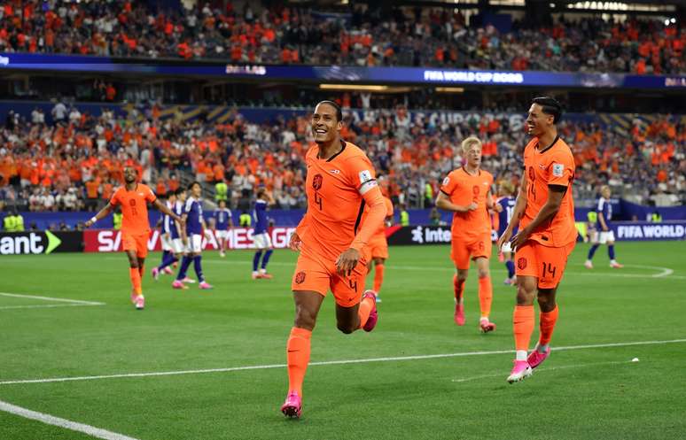 Van Dijk, principal jogador da Holanda. (Photo by Michael Steele/Getty Images)