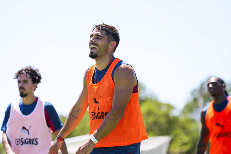 Pedro Neto em treino da sele&ccedil;&atilde;o de Portugal &ndash;