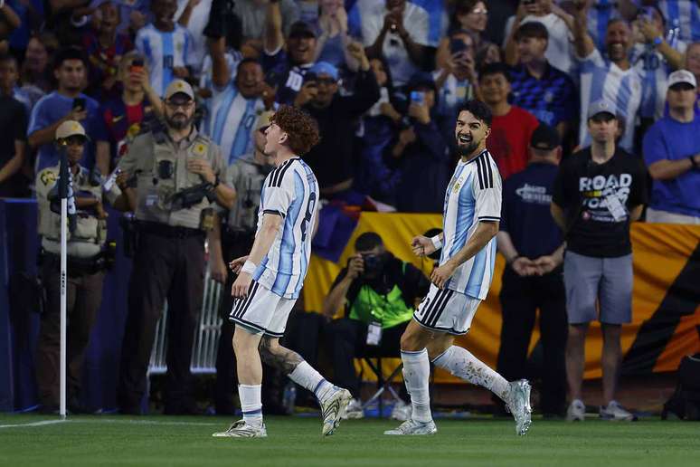 Flaco L&oacute;pez em a&ccedil;&atilde;o pela Argentina &ndash;