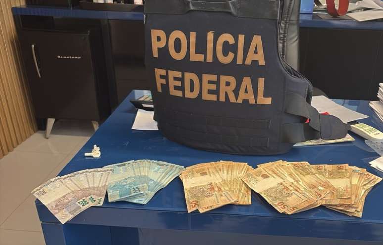 Dinheiro foi encontrado em um dos endere&ccedil;os alvo de busca e apreens&atilde;o
