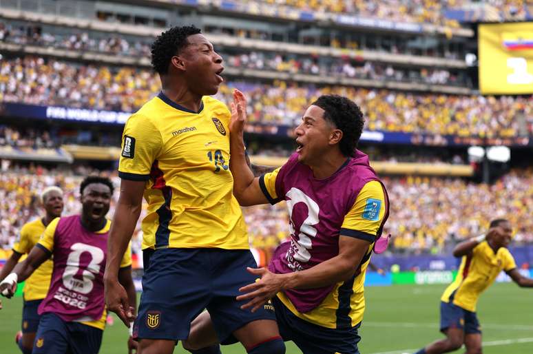 Plata comemorando a virada do Equador sobre a Alemanha 