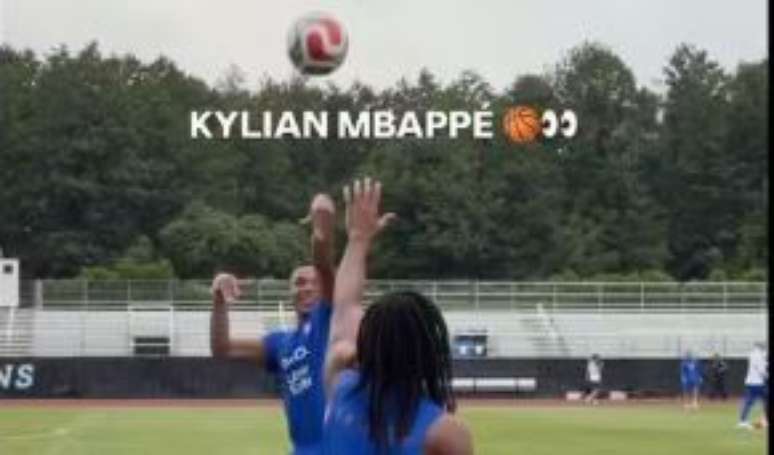 Mbappe brinca de basquete em treino da Fran&ccedil;a