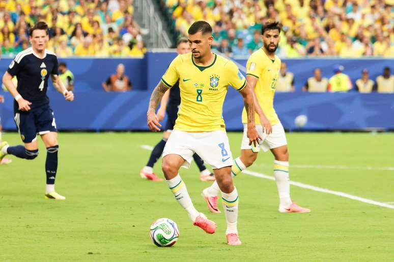 Bruno Guimar&atilde;es contra a Esc&oacute;cia