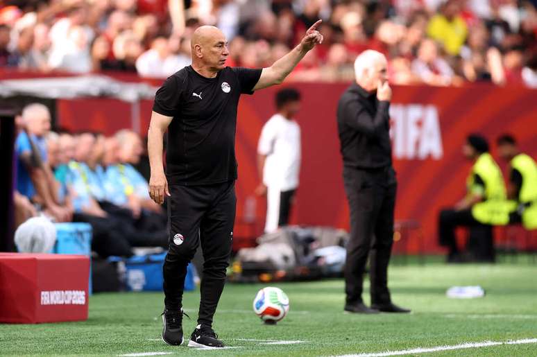 Hossam Hassan tenta levar o Egito a mais uma vit&oacute;ria. Mas o Ir&atilde; vai entrar com tudo para conseguir a vaga.