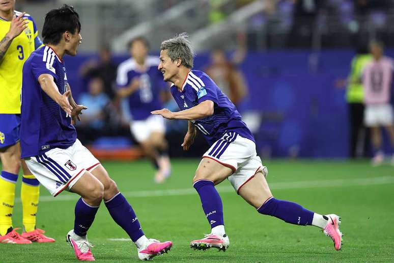 &nbsp;Maeda corre para comemorar o gol do Jap&atilde;o. Mas&nbsp; Su&eacute;cia empataria pouco depois. Foto Stacy Revere/Getty Images