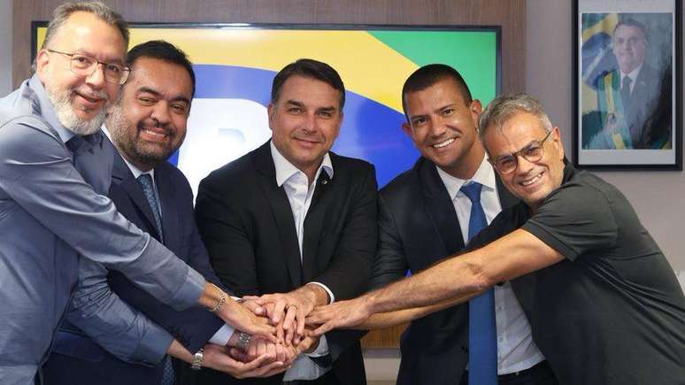 Castro pretendia disputar o Senado na chapa de Ruas, mas desistiu da disputa ap&oacute;s ser alvo de opera&ccedil;&otilde;es da PF por suspeitas de corrup&ccedil;&atilde;o envolvendo a Refit e o Banco Master