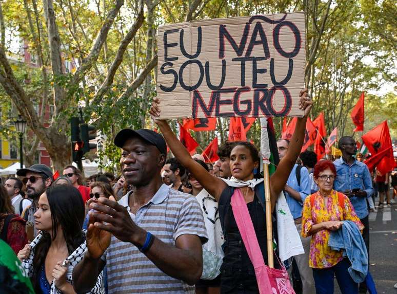 Para assinalar o centen&aacute;rio do nascimento de Am&iacute;lcar Cabral (1924-73) em setembro de 2024, realizou-se em Lisboa uma marcha de cabo-verdianos contra o racismo e os vest&iacute;gios coloniais.