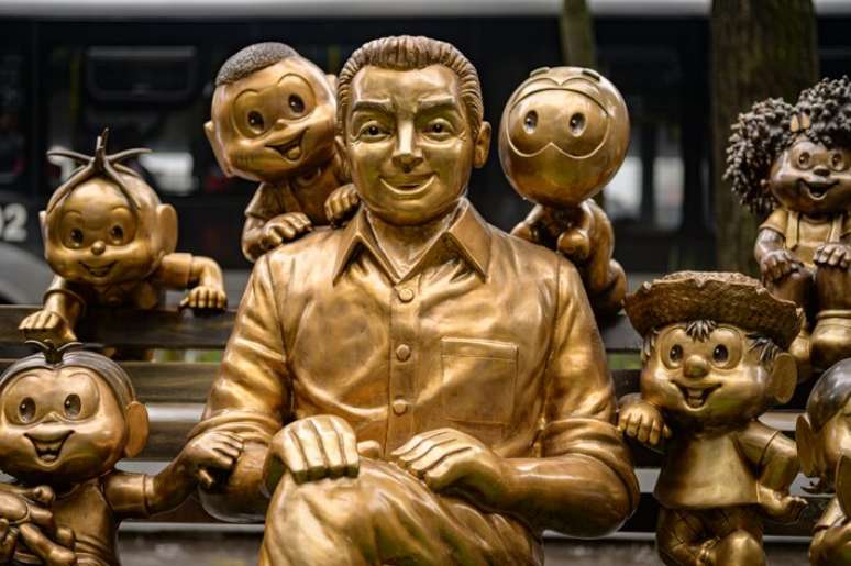 Mauricio de Sousa ganha est&aacute;tua na Avenida Paulista.