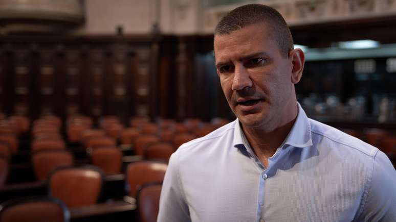 Ruas concede entrevista &agrave; BBC News Brasil no plen&aacute;rio hist&oacute;rico da Alerj, no Pal&aacute;cio Tiradentes, onde funcionou a C&acirc;mara Federal antes de a capital ser transferida para Bras&iacute;lia