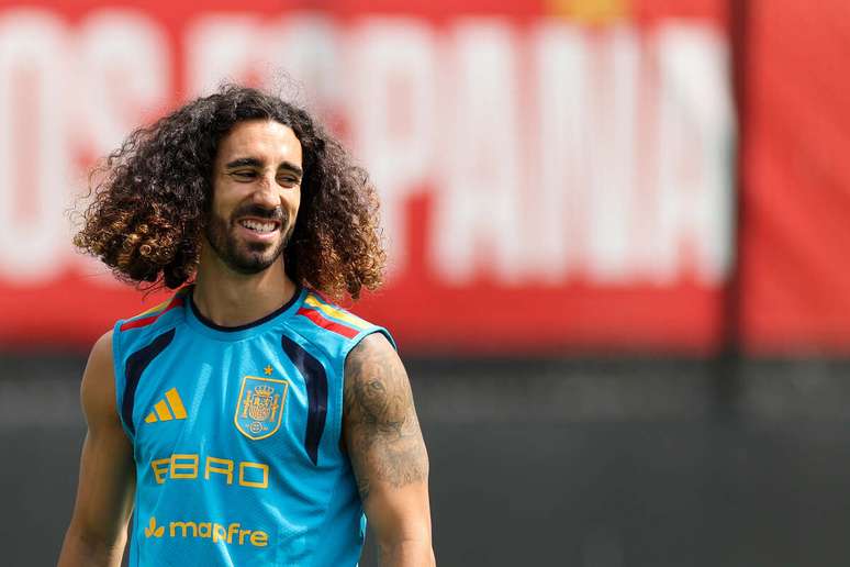 Marc Cucurella durante treinamento com a sele&ccedil;&atilde;o da Espanha na Copa do Mundo &ndash;