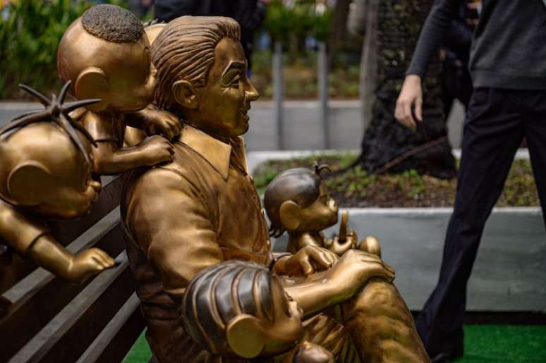 Mauricio de Sousa ganha est&aacute;tua na Avenida Paulista.