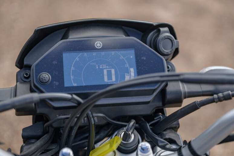 Comparativo e testes das motocicletas modelos trail: Honda Sahara, Yamaha Lander e Royal Enfield Himalayan