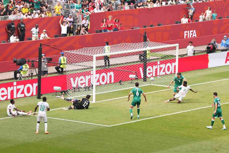 Senegal mete cinco gols para cima do Iraque, pior campanha da Copa &ndash;