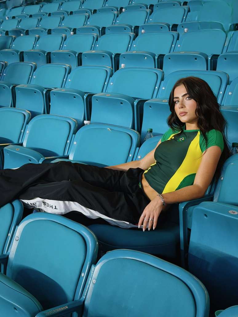 Jade Picon aposta no hi-lo para festejar os tr&ecirc;s gols do Brasil contra a Esc&oacute;cia