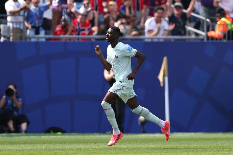 Ousmane Dembele na celebra&ccedil;&atilde;o de seu segundo gol contra a Noruega 