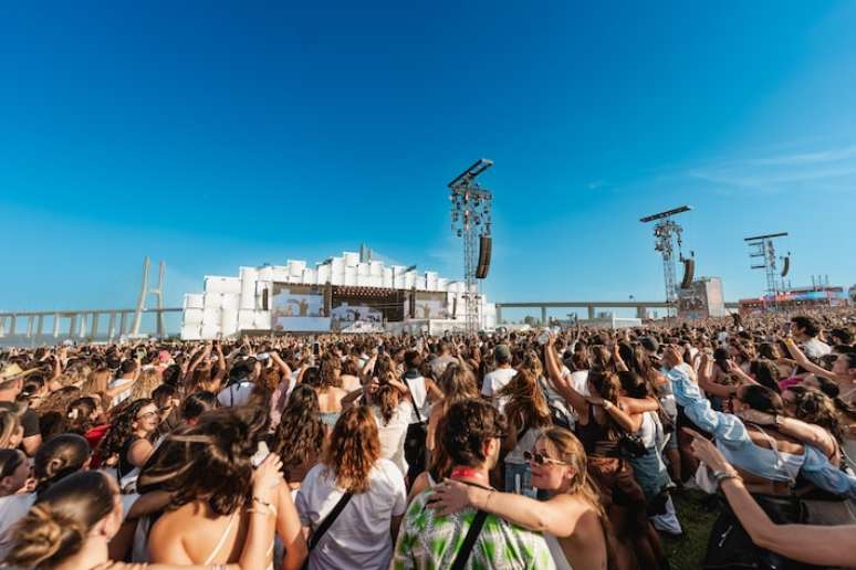 Ativa&ccedil;&otilde;es e curadoria de shows s&atilde;o estrat&eacute;gias para dispersar p&uacute;blico em festivais de grande porte como o Rock in Rio.