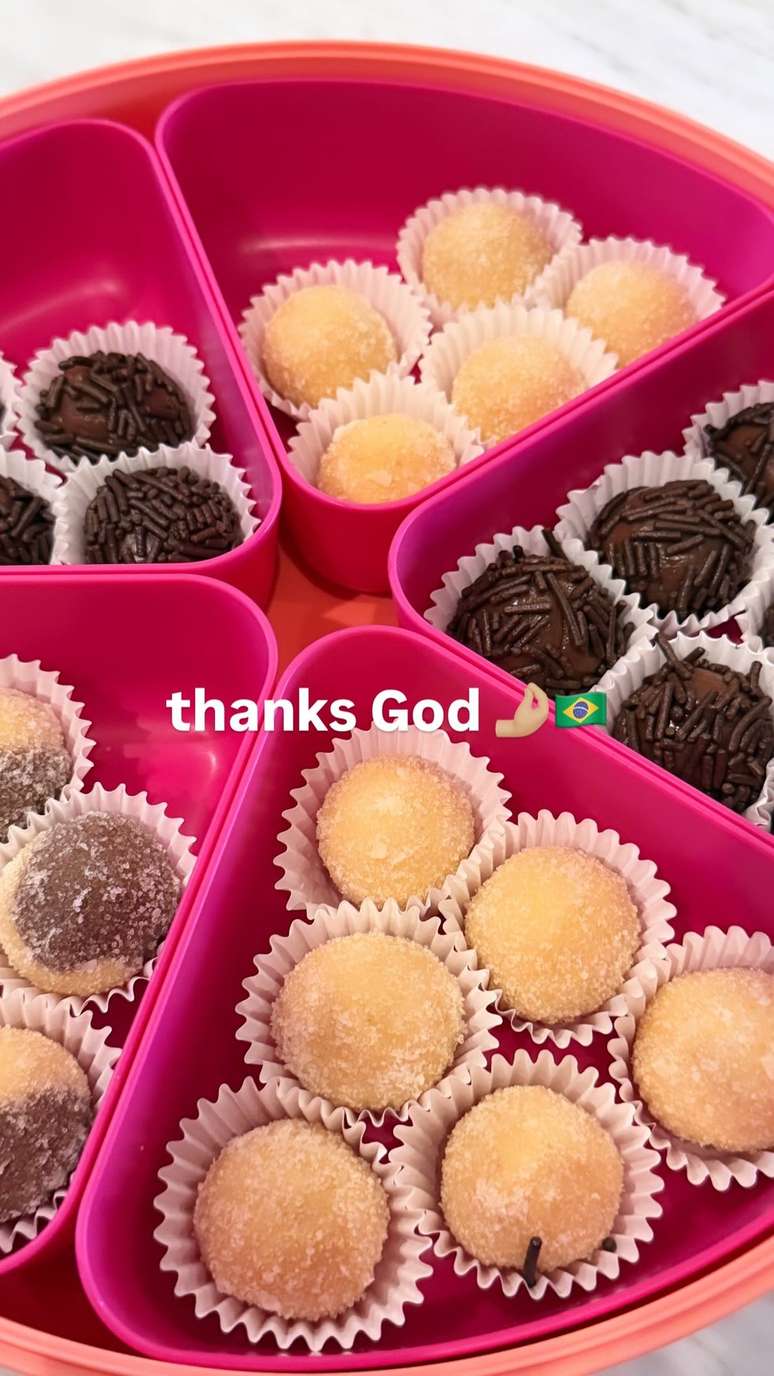 Hailey Bieber mostra filho experimentando brigadeiro pela primeira vez &mdash;