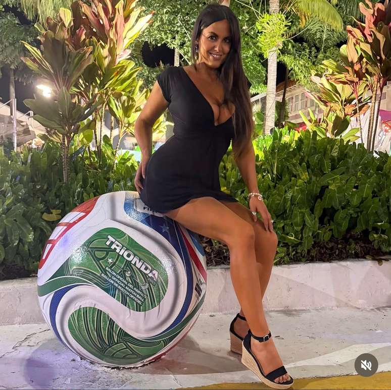 A influencer italiana curte o clima da Copa direto dos EUA.