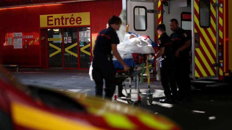 Liga&ccedil;&otilde;es para o SAMU aumentaram 80% nos &uacute;ltimos dias na Fran&ccedil;a. (26/06/2026)