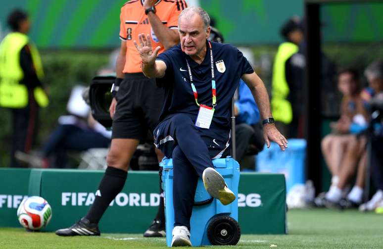 Marcelo Bielsa durante a elimina&ccedil;&atilde;o do Uruguai 