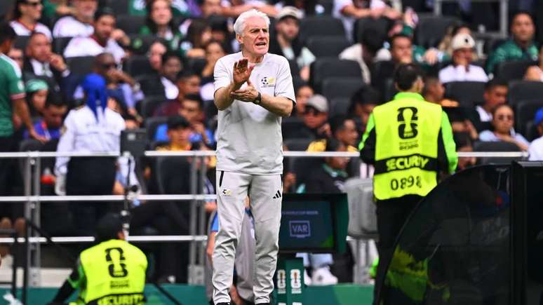 Hugo Broos, treinador da &Aacute;frica do Sul, durante jogo da Copa do Mundo &ndash;