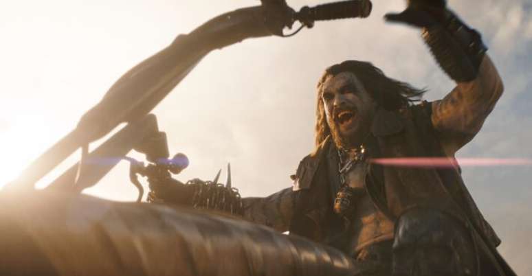 Jason Momoa volta ao universo DC como Lobo em 'Supergirl'