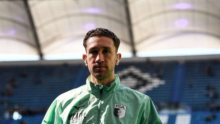Arthur Chaves atuou pelo Augsburg na &uacute;ltima temporada &ndash;