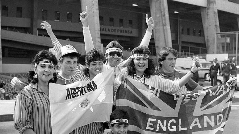 Torcedores argentinos e ingleses aplaudiram juntos o segundo gol de Maradona