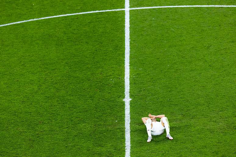 Shojae Khalilzadeh no ch&atilde;o ap&oacute;s a partida do Grupo G da Copa do Mundo FIFA 2026 contra o Egito