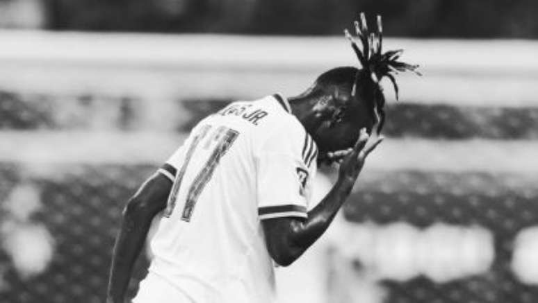 Nico Williams deixou a partida da Espanha contra Uruguai contundido