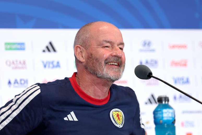 Steve Clarke, agora, ex-treinador da sele&ccedil;&atilde;o escocesa 