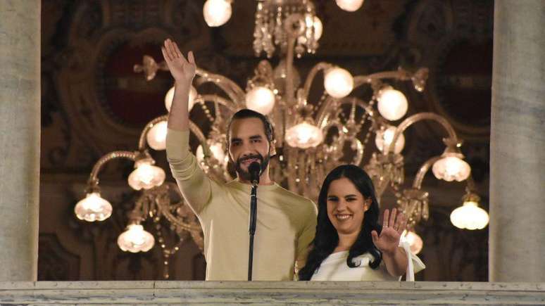 Em fevereiro de 2024, Nayib Bukele foi reeleito presidente de El Salvador com mais de 80% dos votos. Ele destacou os resultados obtidos pelo seu governo no quesito seguran&ccedil;a.