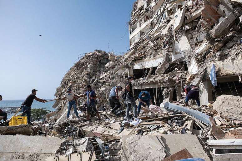 Moradores de La Guaira se organizam para realizar buscas e opera&ccedil;&otilde;es de resgate sem o equipamento de seguran&ccedil;a necess&aacute;rio