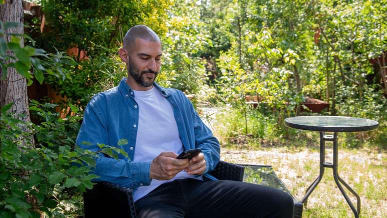 Marios diz que seu telefone ajuda a aliviar a solid&atilde;o que ele &agrave;s vezes sente