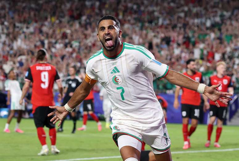 Riyad Mahrez fez dois gols e foi o destaque da Arg&eacute;lia na partida que valeu a vaga na segunda fase da Copa &ndash;