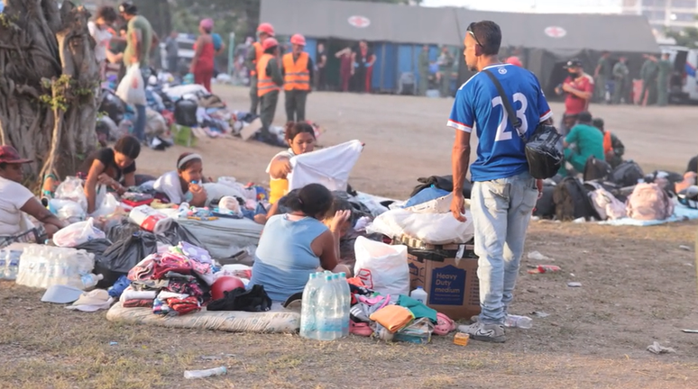 Um campo de golfe na cidade de Caraballeda se tornou o epicentro da resposta de emerg&ecirc;ncia