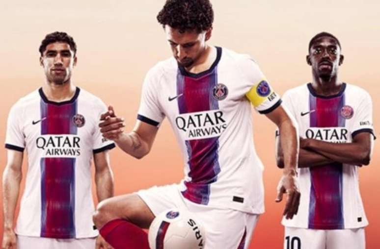 Divulga&ccedil;&atilde;o / PSG - Legenda: Camisa 2 do PSG ser&aacute; branca com detalhes em vermelho e azul em degrad&eacute; - Divulga&ccedil;&atilde;o