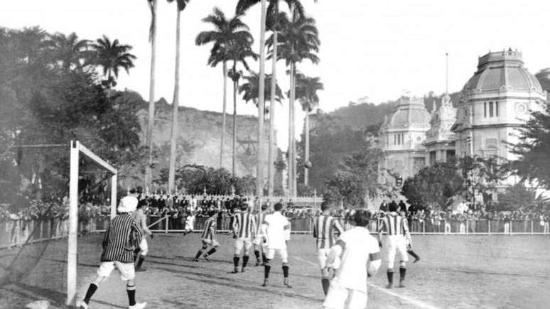 Jogo entre o Brasil e o clube ingl&ecirc;s Exeter, em 1914, no Rio, foi a primeira partida oficial da sele&ccedil;&atilde;o