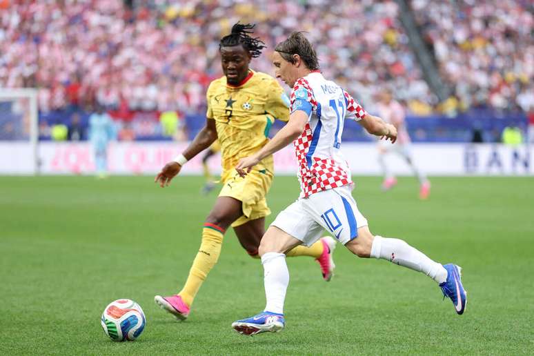Luka Modric em campo pela Cro&aacute;cia diante de Gana neste s&aacute;bado &ndash;