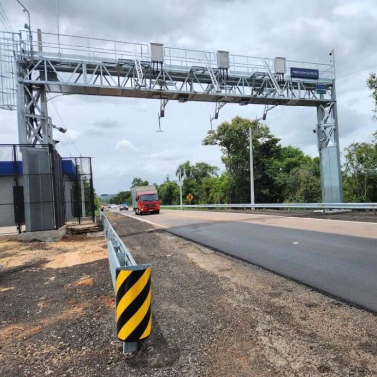 A nova gera&ccedil;&atilde;o de equipamentos mira um problema persistente: identificar o caminh&atilde;o corretamente sem obrig&aacute;-lo a parar