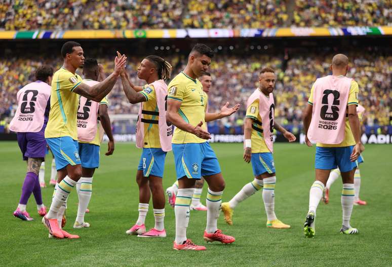 Casemiro (#5) celebrando seu gol contra o Jap&atilde;o (