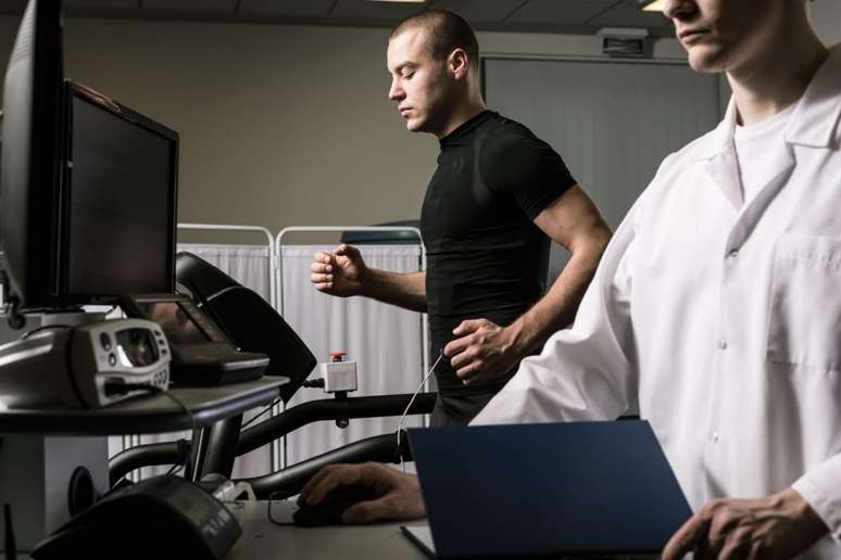O eletrocardiograma de esfor&ccedil;o &eacute; considerado um dos principais exames para identificar riscos antes da pr&aacute;tica esportiva 