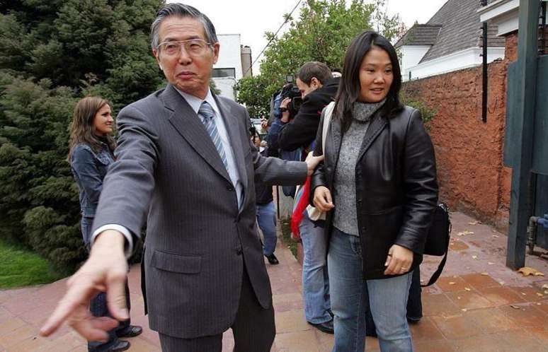Alberto Fujimori e sua filha Keiko em 2006, em Santiago, no Chile