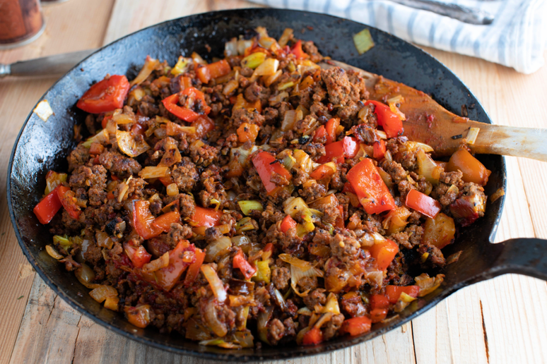 Carne mo&iacute;da com legumes 